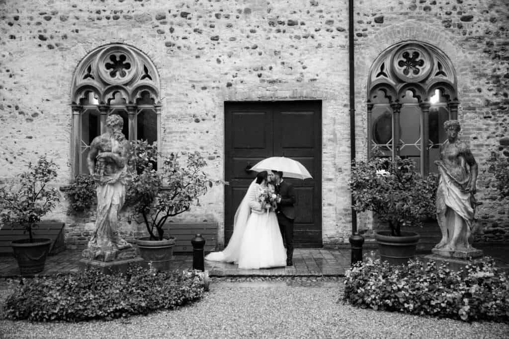 foto di matrimonio con pioggia