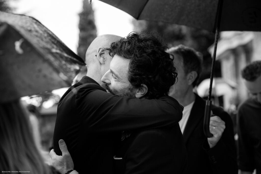 foto sposo con pioggia